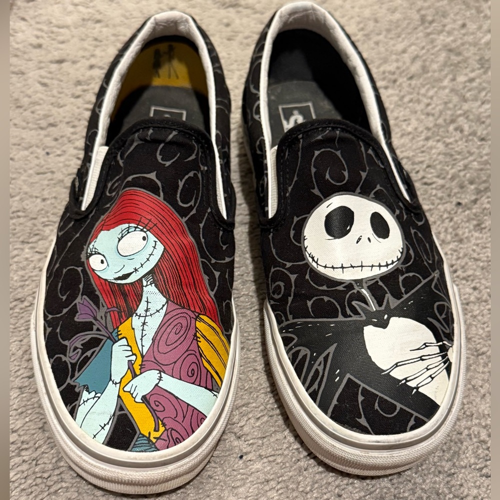 VANS x Disney Nightmare Before Christmas Jack
& Sally Slip-On Shoes Size 9